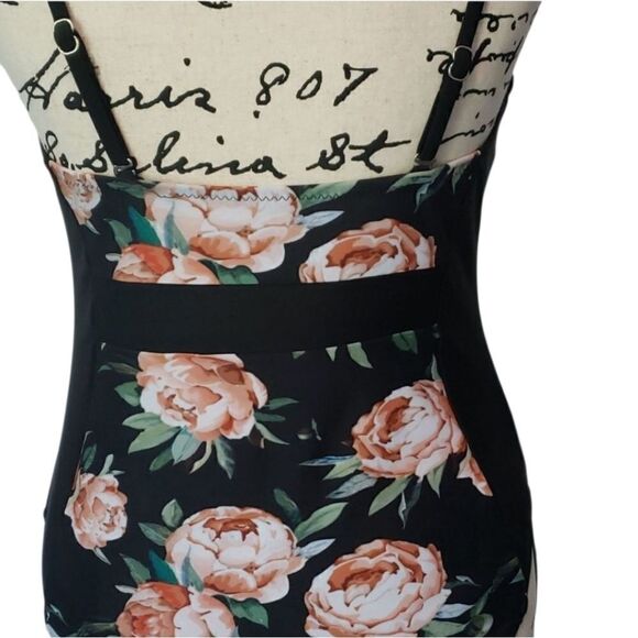 Cupshe Black With Rose Print Swimsuit - Picture 5 of 6